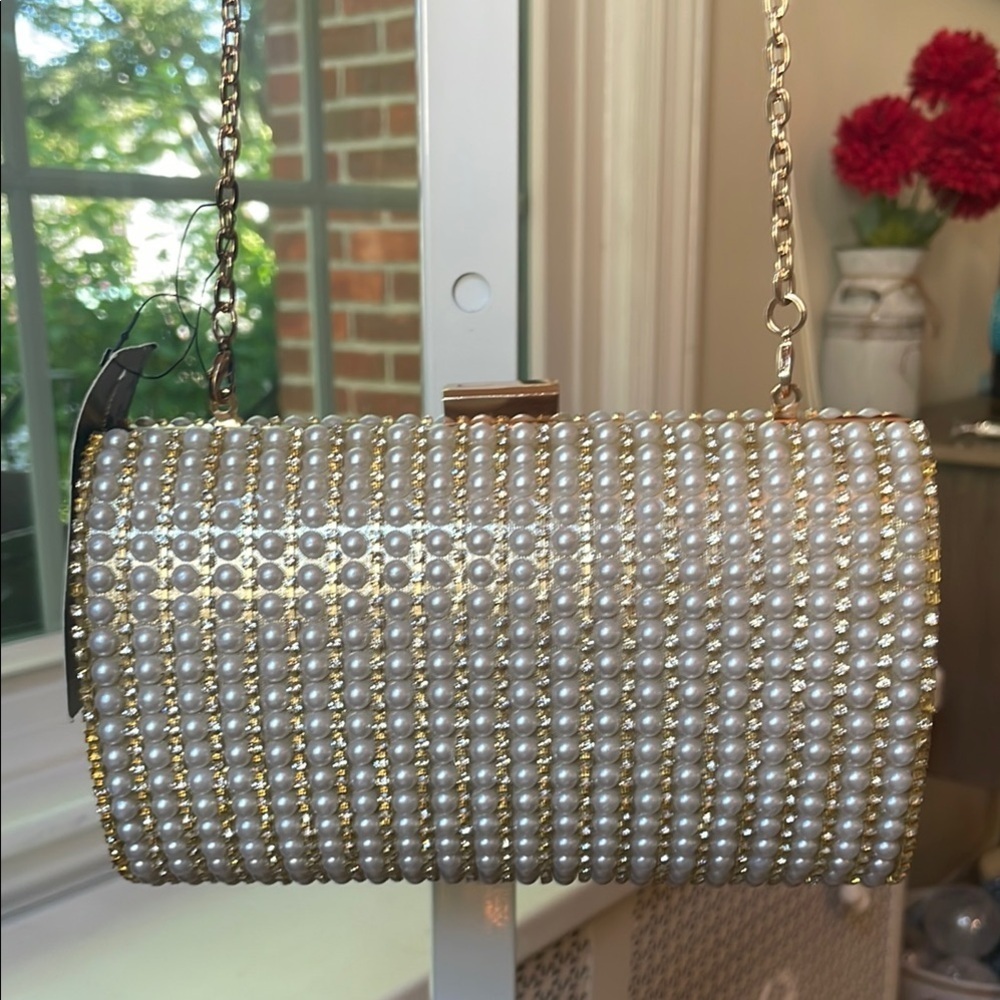 1072 Elegant Pearl and Gold Evening Clutch - Picture 1 of 10
